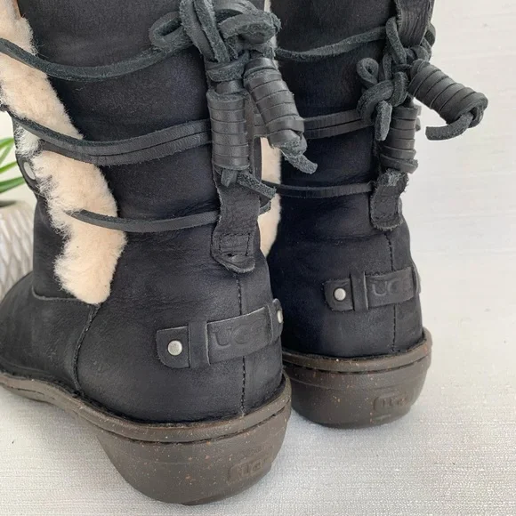 UGG Akadia Black Suede Leather Sherpa Lined Boots Women's 8 - Picture 13 of 15